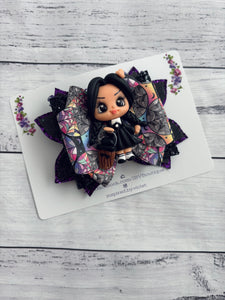 4.5" Bella Clay bow - Wed nes day