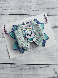 4.5" Bella Resin bow - PP Teal Puppy