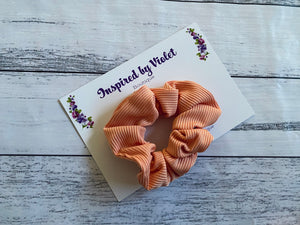 Small Ribbed Scrunchie - Pastel Peach